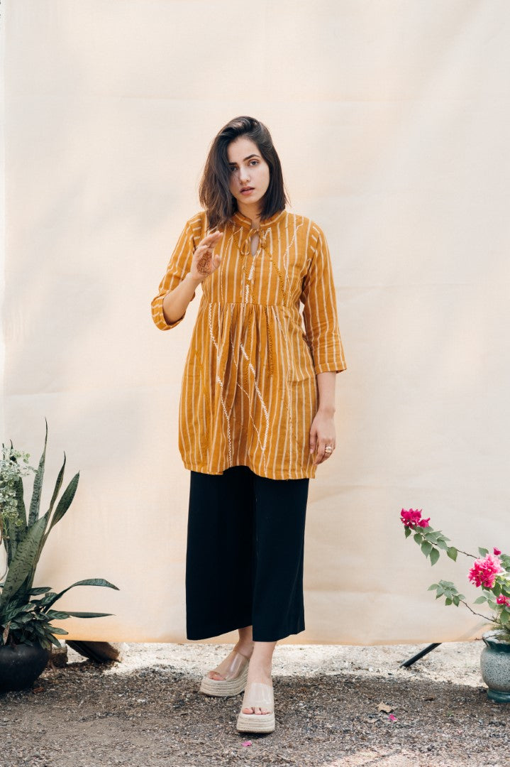 Mustard Line top