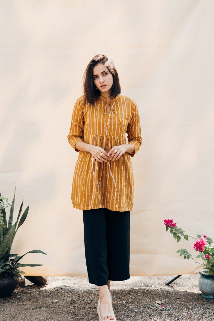 Mustard Line top